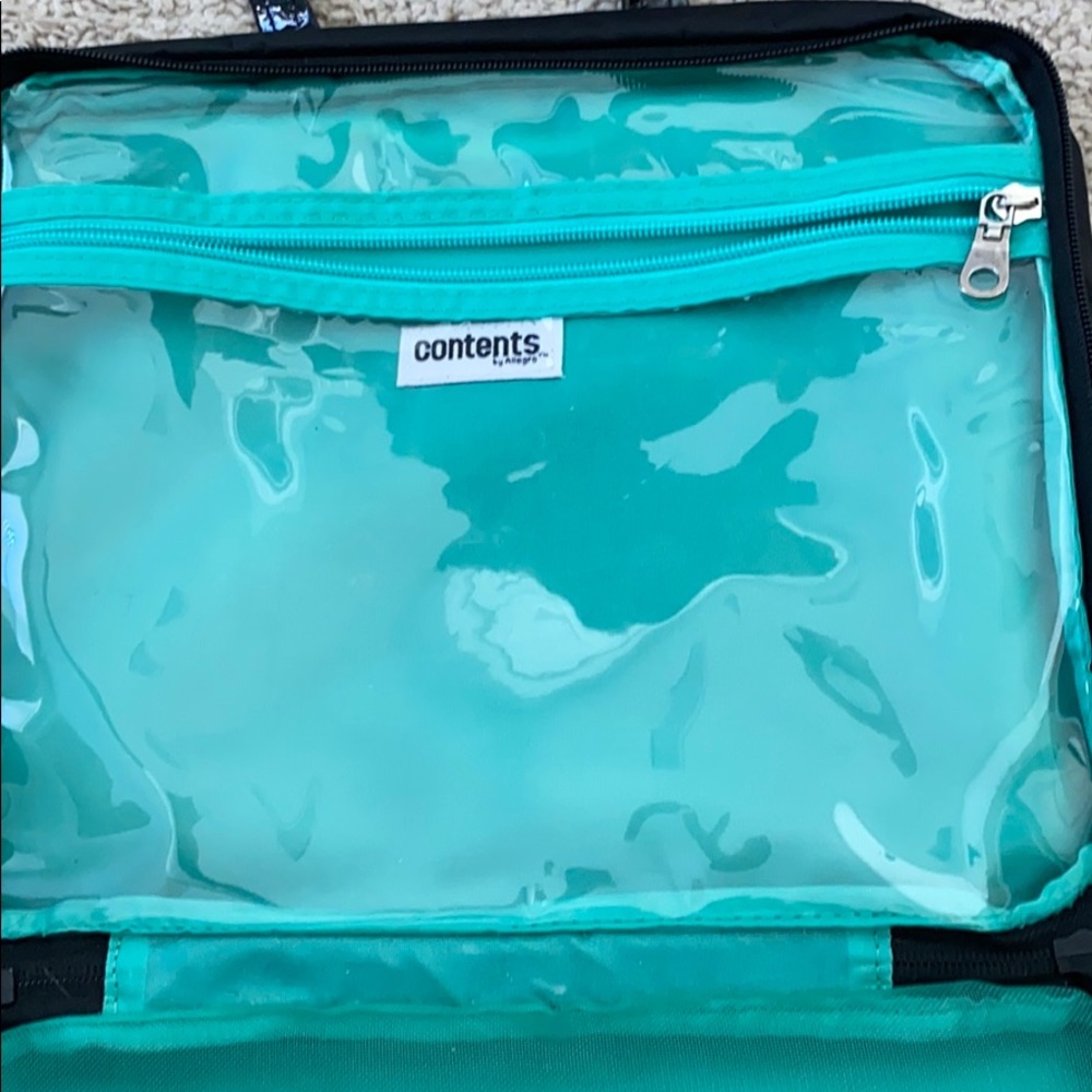 Toiletry bag - Picture 3 of 7